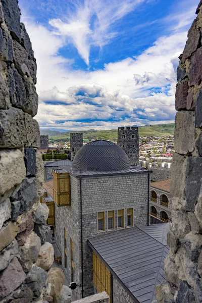 Ortaçağ şehir merkezine Embrasure, Rabati, Akhlatsikhe, Gürcistan, May.2017 görünümünü