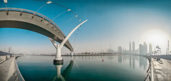 Dubai su kanalı, Dubai, Jan.2018 tarafındaki şehir manzaralı Panorama