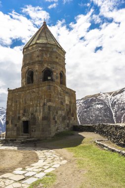 Kilise varsayım, Georgia, Stepantsminda, Gergeti, May.2017