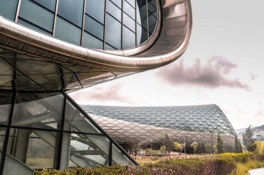 Tiflis, Gürcistan - May.3, 2017: Tiflis müzik tiyatro ve Sergi Salonu. Rhika Park eski Tiflis kültür sitesi