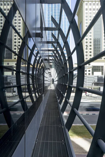 Metro istasyonu. Öğe kentsel Modern mimarinin Dubai, Ua — Stok fotoğraf