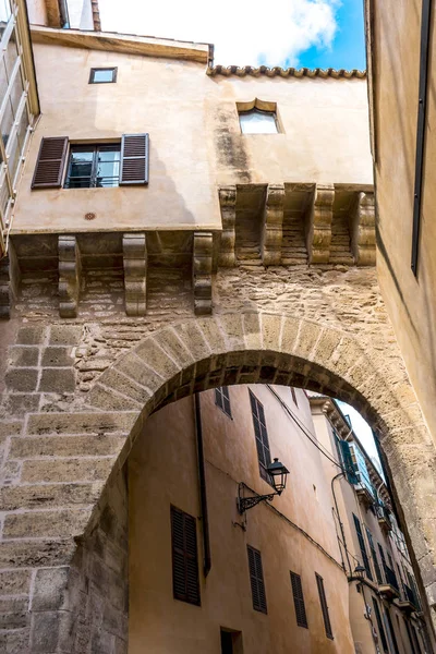 Palma de Mallorca sahil kasabasının eski sokak, İspanya