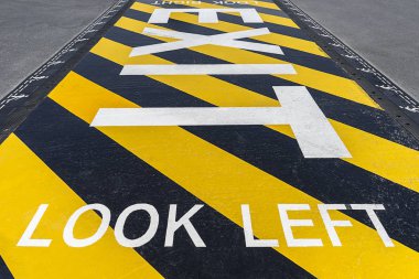 Tema parkında yaya geçidi - Sokak Yemekleri Kamyonu Parkı, Dubai