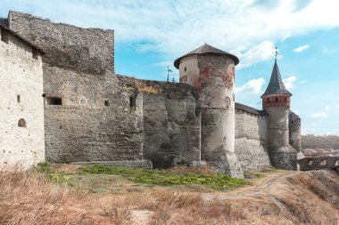 Ukrayna 'nın Ortaçağ Mimarisi - Kamenetz-Podolsk Şatosu