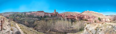 İspanya 'nın Teruel eyaletinin dağ vadisindeki güzel antik Albarracin şehri.