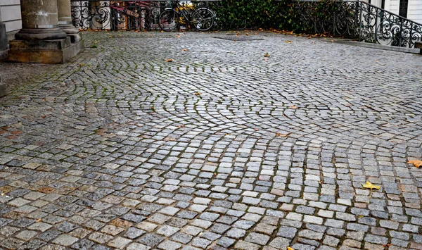 Fondo Pavimento Antiguo Plaza Empedrada Húmeda Ciudad Alemana Berlín Acera —  Fotos de Stock