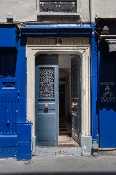 Paris França 2019 Porta Aberta Para Antiga Casa Paris França — Fotografia de Stock