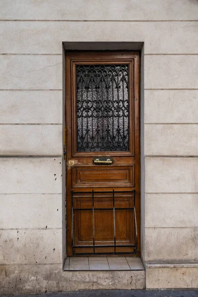Antike Tür Mit Schwarzem Metallgitter Eines Alten Gebäudes Paris Frankreich — Stockfoto