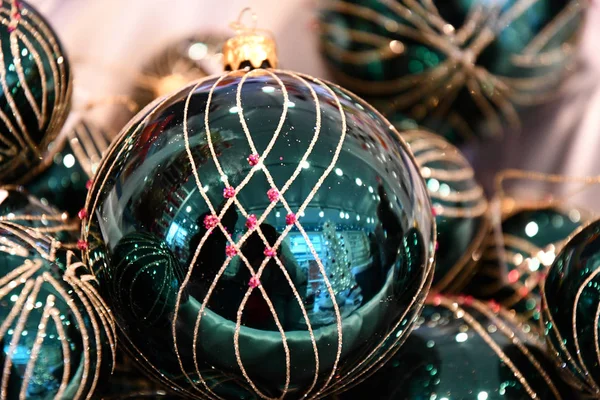 Blurry Closeup Traditional Green Glass Ball Christmas Ornament Abstract Reflection — Stock Photo, Image