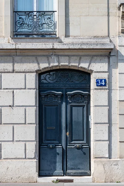 Dusty Grön Blå Målade Trä Dörren Gamla Byggnaden Paris Frankrike — Stockfoto