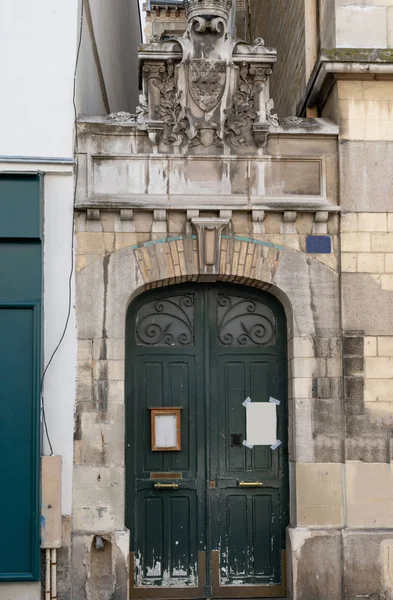 Antik Fasad Byggnad Med Vacker Antik Svart Dörr Paris Frankrike — Stockfoto