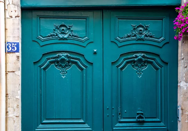 Estilo Barroco Detalhes Escultóricos Linda Porta Madeira Antiga Pintada Bela — Fotografia de Stock