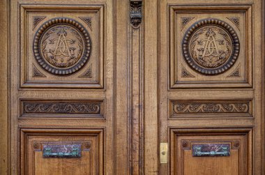 Paris kapısı detayları, yakın görüntü.