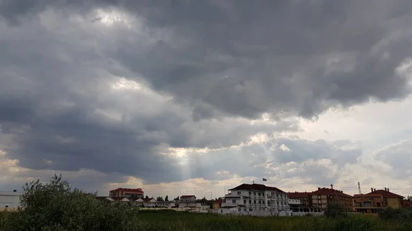 Stadsgezicht Met Bewolkt Weer — Stockfoto