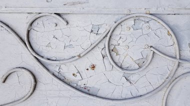 Mimari detaylar, yıpranmış eski kapılar..