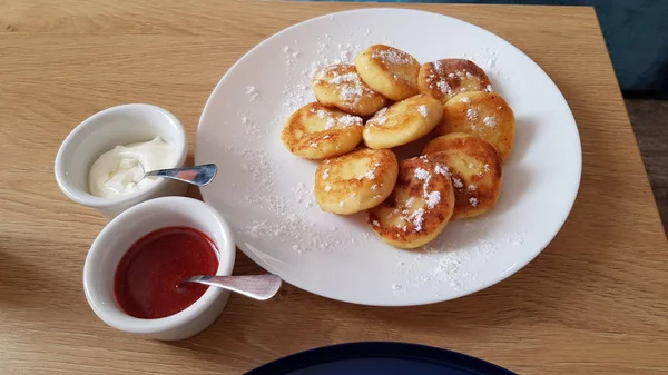 Heese Pancakes Served Plate Sour Cream Jam — Stock Photo, Image