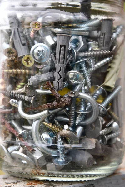 Foto Schot Door Wazig Dun Glazen Potje Met Oude Metalen — Stockfoto