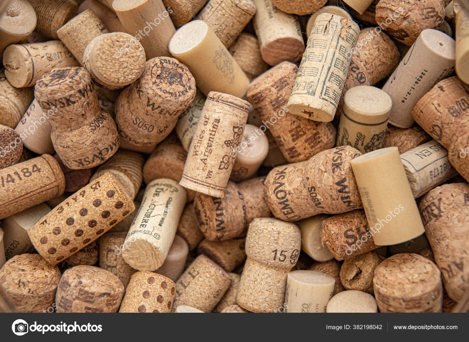 depositphotos_382198042-stock-photo-old-wine-corks-texture-closeup.jpg