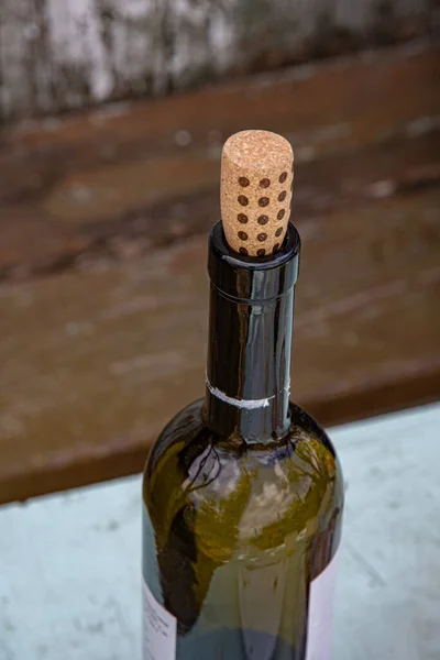 Runde Punkte Auf Der Oberfläche Des Weinkorks Nahaufnahme Eines Glasflaschendeckels — Stockfoto