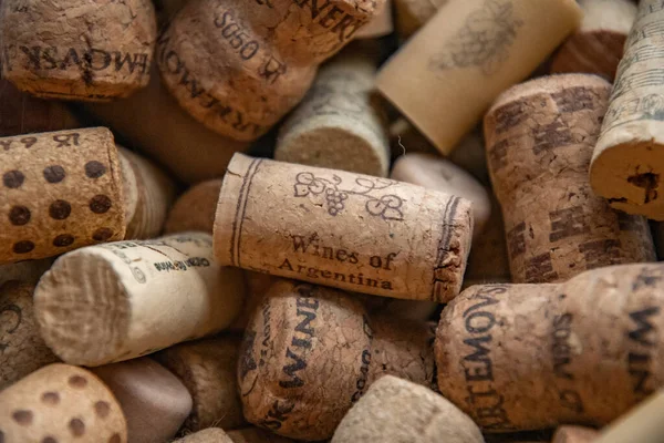 Selektiver Fokus Auf Den Weinkorken Argentinischer Weine Auf Verschwommenem Hintergrund — Stockfoto
