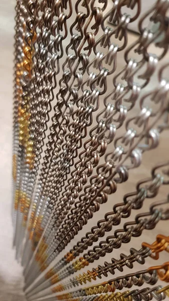 Sahte Gümüş Altın Renkli Kolye Dokusu Süslü Metal Zincir Halkalarından — Stok fotoğraf