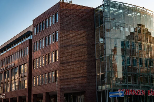 Hamburg Duitsland 2018 Buitenkant Van Modern Bakstenen Gebouw Met Glazen — Stockfoto