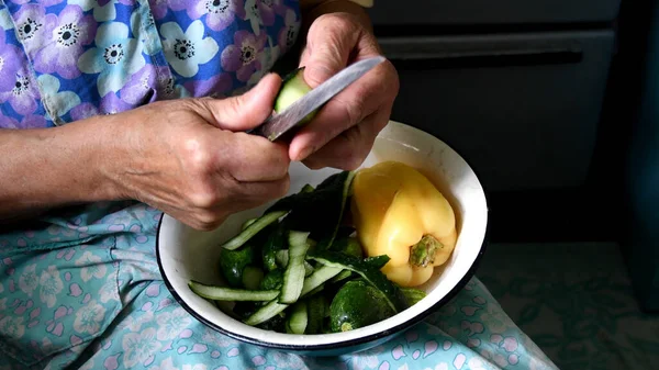 Granny Hands Cut Green Cucumber Vintage Knife Year Old Woman — Stock Photo, Image