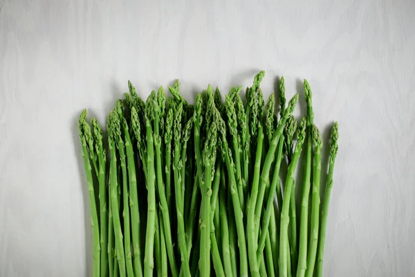 Fresh Green Asparagus Decorated White Wood Kitchen Plate Can Used — Stock Photo, Image