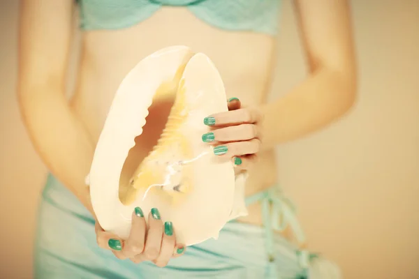 Beautiful Woman Hands Perfect Nail Polish Holding Big Sea Shell — Stock Photo, Image