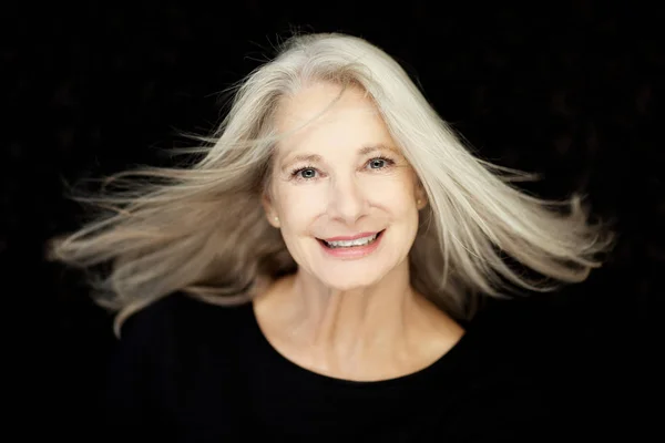 Stunning Beautiful Self Confident Best Aged Woman Grey Hair Smiling — Stock Photo, Image