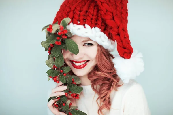 Piccolo Aiutante Babbo Natale Bella Giovane Donna Felice Con Cappello — Foto Stock