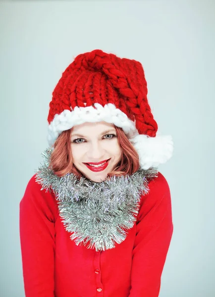 Bella Giovane Donna Felice Costume Babbo Natale Con Trucco Perfetto — Foto Stock