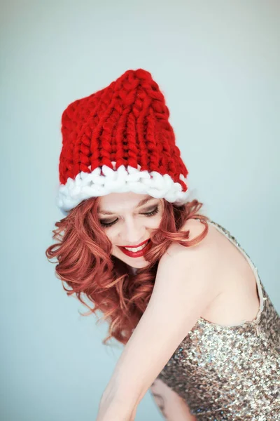 Piccolo Aiutante Babbo Natale Bella Giovane Donna Felice Con Cappello — Foto Stock