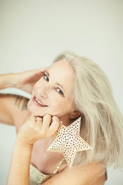 Fantastisk Vacker Och Själv Säker Bästa Åldern Kvinna Med Grå — Stockfoto