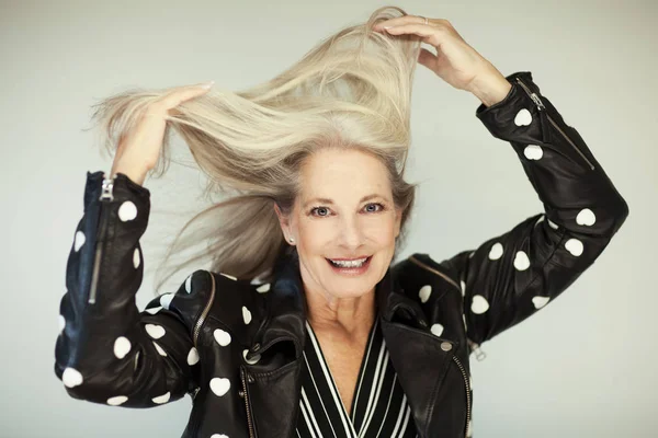 Fantastisk Vacker Och Själv Säker Bästa Åldern Kvinna Med Perfekt — Stockfoto