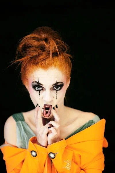 Vackra Unga Kvinnan Med Halloween Make Och Rött Hår Poser — Stockfoto
