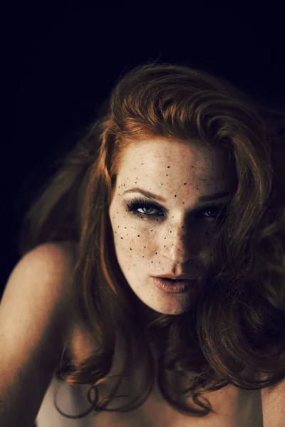 Beautiful Young Woman Red Hair Freckles Portrait Beauty Shoot Dark — Stock Photo, Image