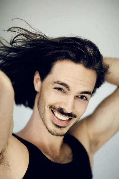 Muito Atraente Jovem Atlético Muscular Homem Sorrindo Retrato Beleza Frente — Fotografia de Stock