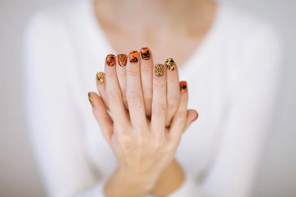 Belles Mains Femme Avec Mignon Vernis Ongles Halloween Peut Être — Photo