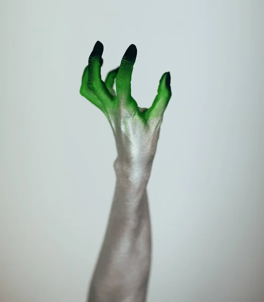 Läskiga Halloween Monster Häxa Hand Med Vitt Grönt Och Svart — Stockfoto