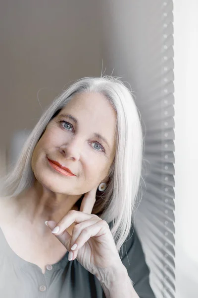 Stunning Beautiful Self Confident Best Aged Woman Grey Hair Smiling — Stock Photo, Image