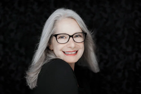 Stunning Beautiful Self Confident Best Aged Woman Grey Hair Smiling — Stock Photo, Image