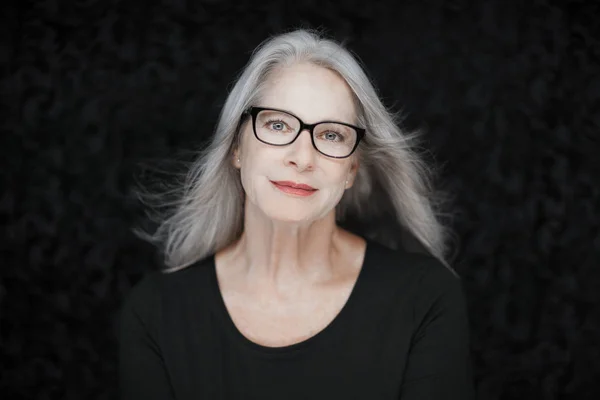 Stunning Beautiful Self Confident Best Aged Woman Grey Hair Smiling — Stock Photo, Image