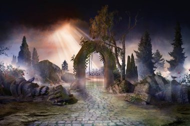 Uğultulu yükseklikler, karanlık, atmosferik manzara kemerli ve köknar ağaçları, fırtınadan sonra güneş ışınları
