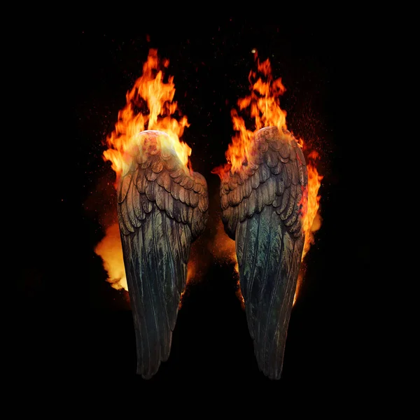 燃える天使の翼 暗い雰囲気 幻想的な背景 — ストック写真