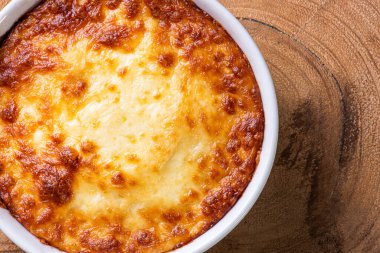 Escondidinho. Tipik Brezilya yemekleri. Patates ve tavuktan yapılmış..