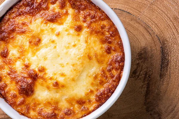 Escondidinho. Tipik Brezilya yemekleri. Patates ve tavuktan yapılmış..