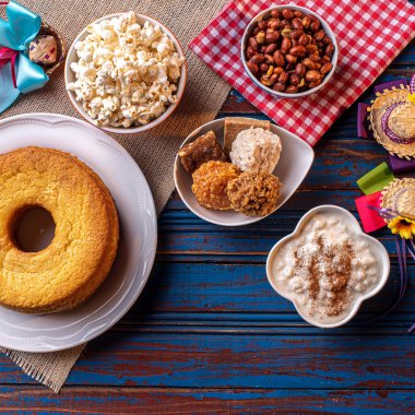  Haziran partisinden tipik tatlılar. Mısır unu keki, patlamış mısır, koka, balkabağı reçeli ve fıstık.