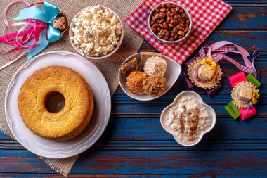  Haziran partisinden tipik tatlılar. Mısır unu keki, patlamış mısır, koka, balkabağı reçeli ve fıstık.