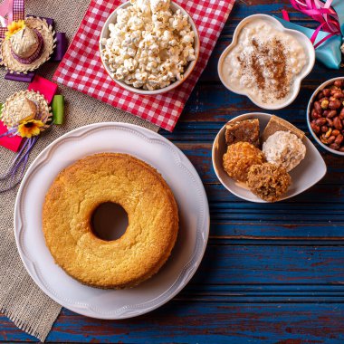  Haziran partisinden tipik tatlılar. Mısır unu keki, patlamış mısır, koka, balkabağı reçeli ve fıstık.